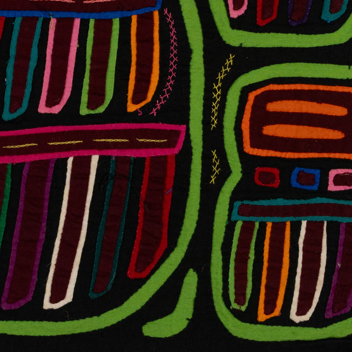 Classic Black And Green Pottery Vase Mola