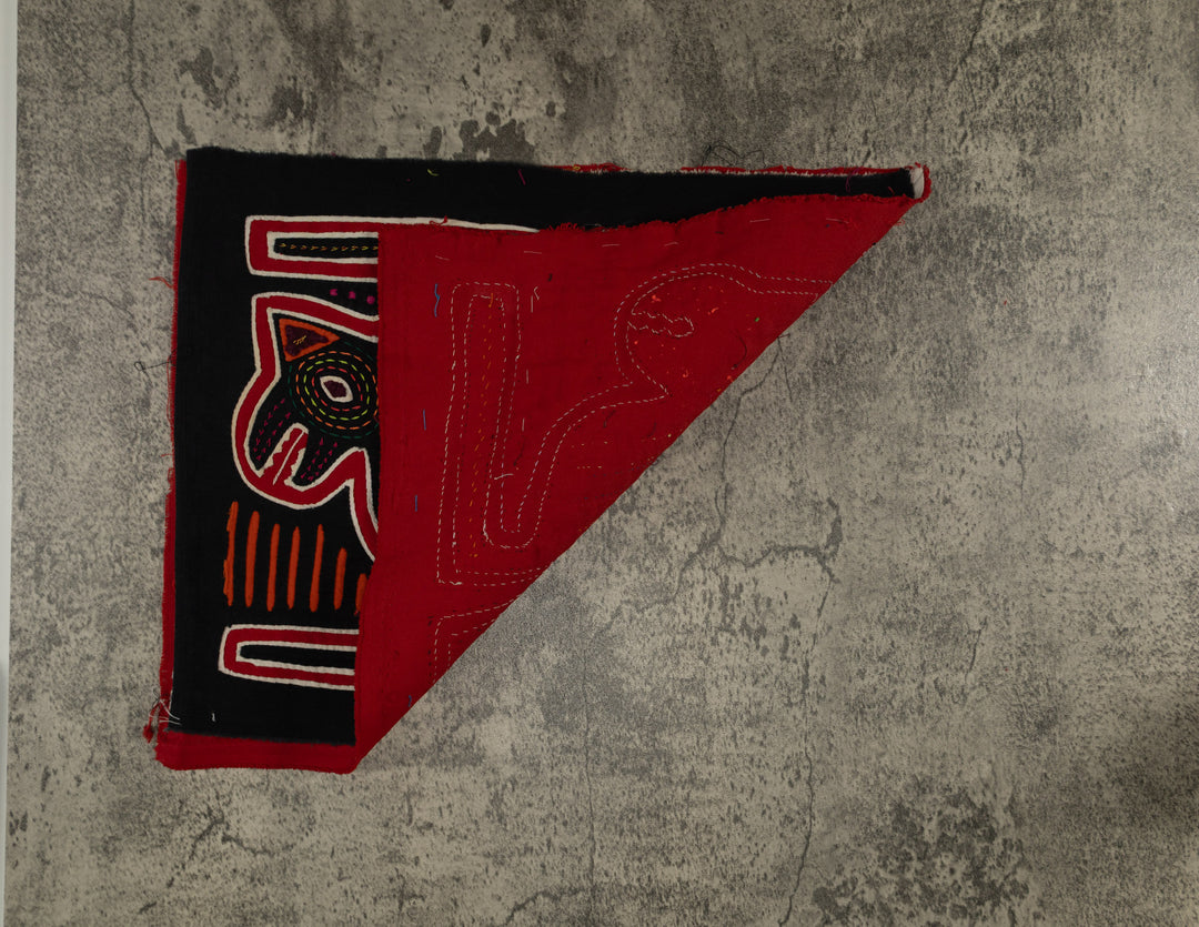 Classic Black Red And White Puppy Dog Mola