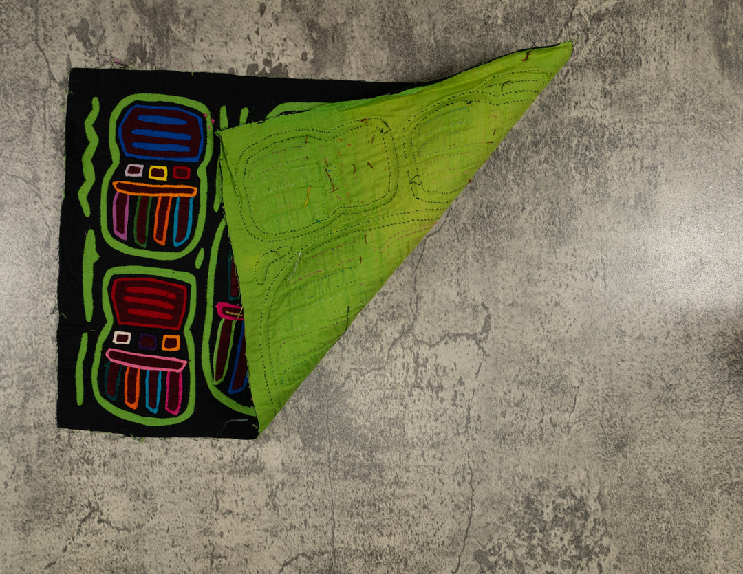 Classic Black And Green Pottery Vase Mola