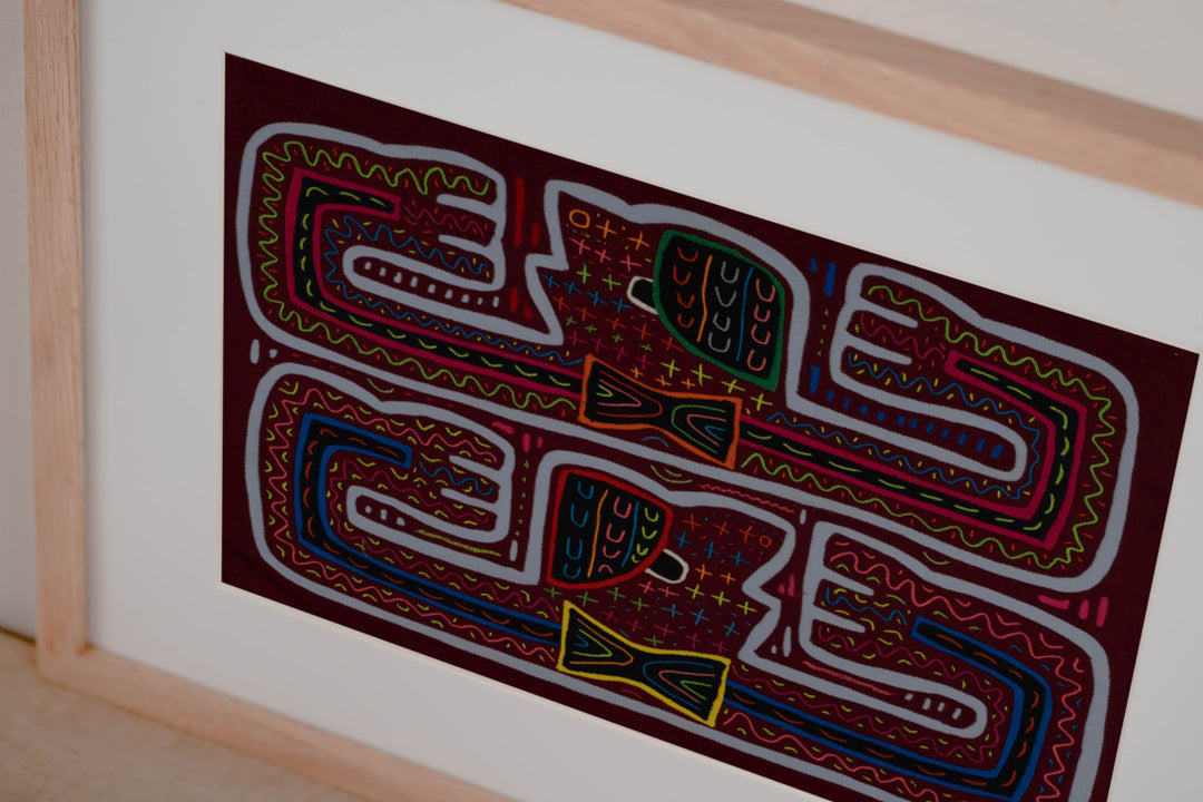 Traditional Red And Blue Look Mom Muscles Mola