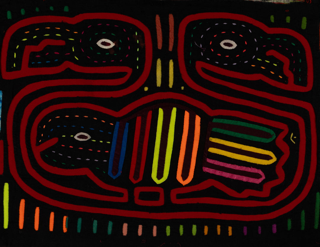 Classic Black And Red Family Affair Mola