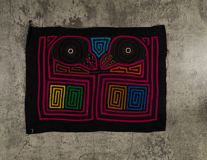 Traditional Black And Rosada Bird Talk Mola