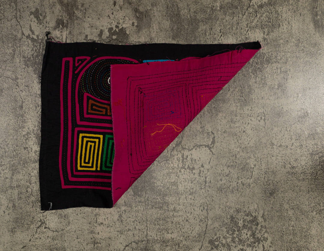 Traditional Black And Rosada Bird Talk Mola