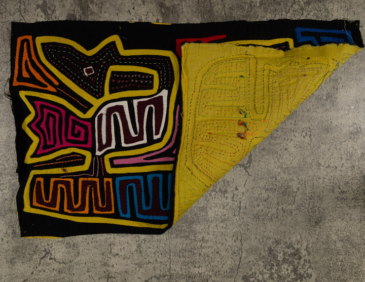 Classic Super Weird Black And Yellow Dog Mola