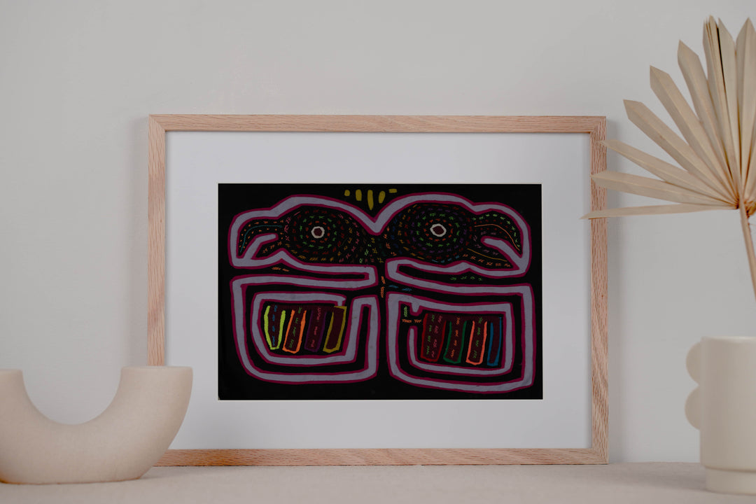 Black Red And Blue Optical Illusion Bird Mola