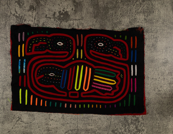 Classic Black And Red Family Affair Mola