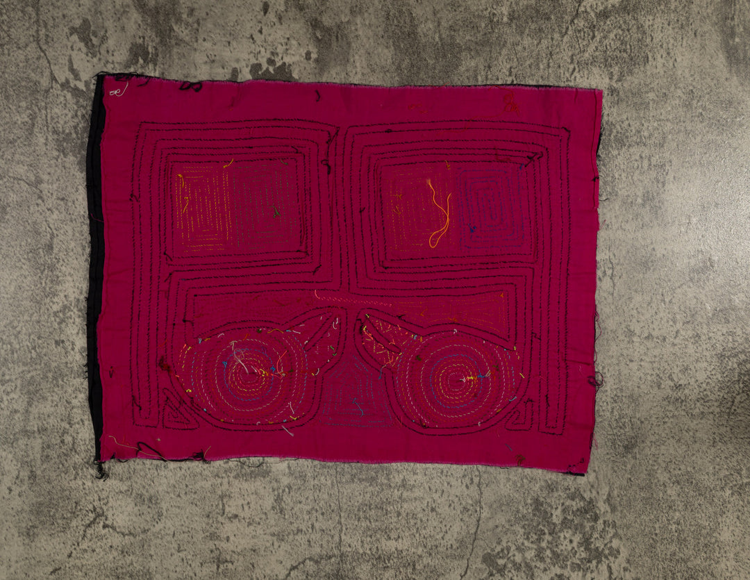 Traditional Black And Rosada Bird Talk Mola