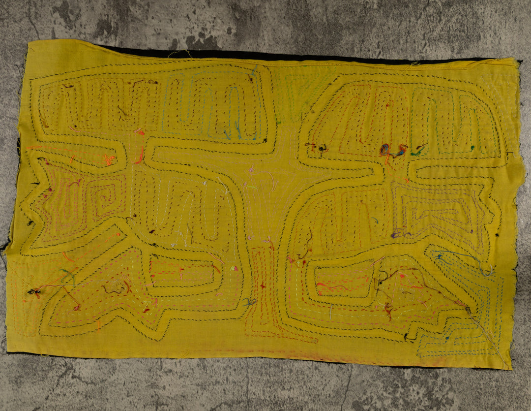 Classic Super Weird Black And Yellow Dog Mola