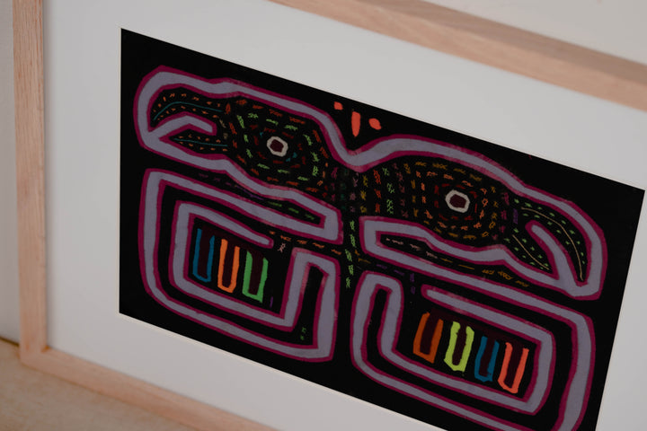 Black Red And Blue Optical Illusion Bird Mola