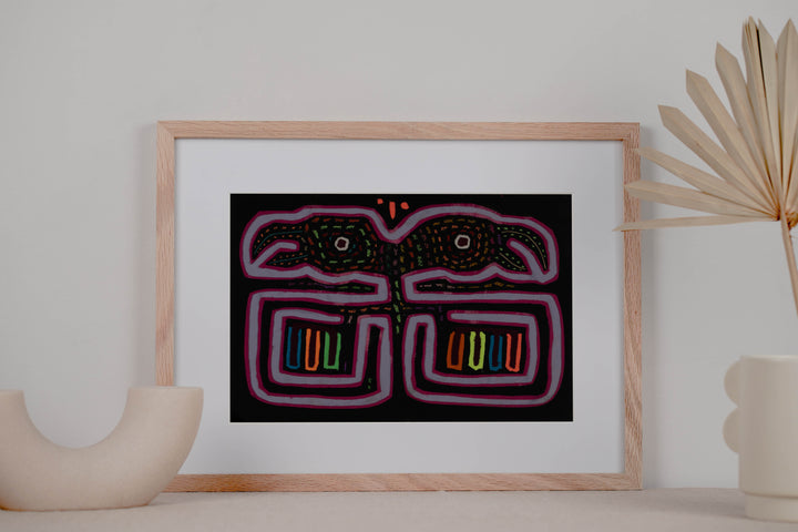 Black Red And Blue Optical Illusion Bird Mola