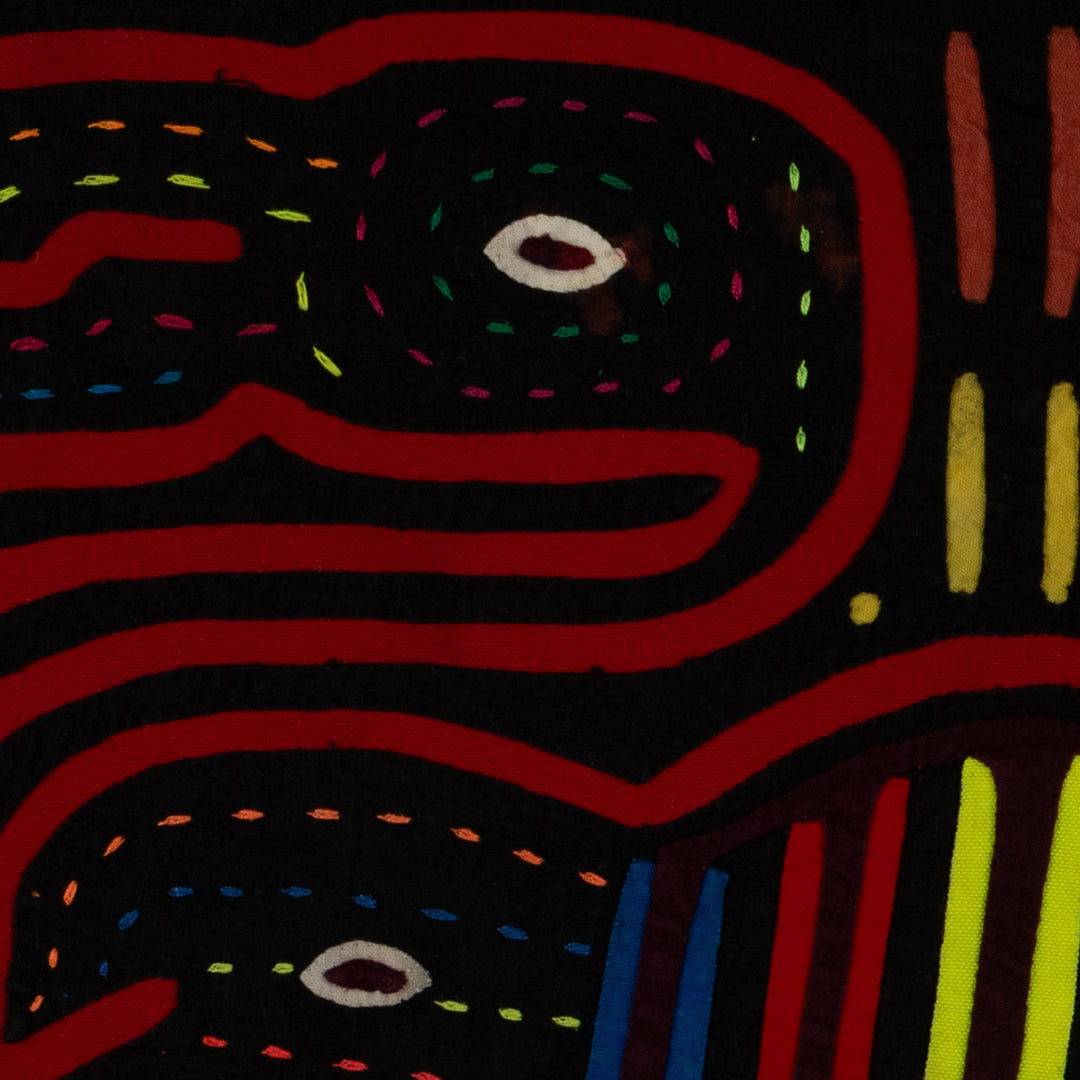 Classic Black And Red Family Affair Mola