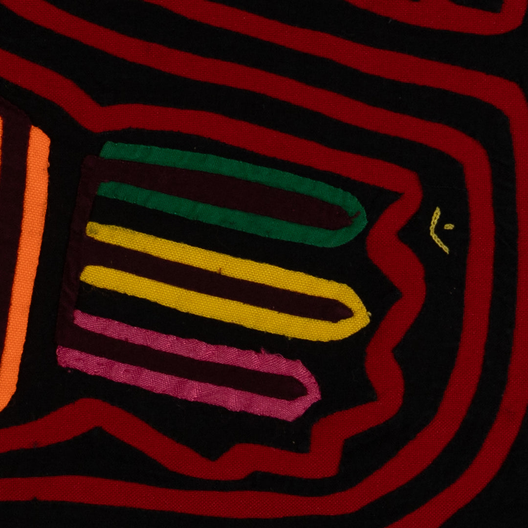 Classic Black And Red Family Affair Mola