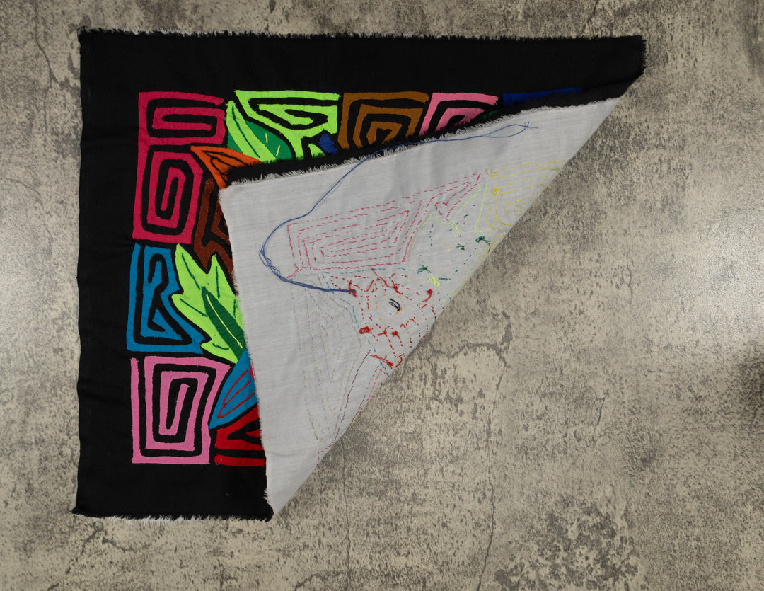 Yellow Jungle Morpho Butterfly with Leaves Mola