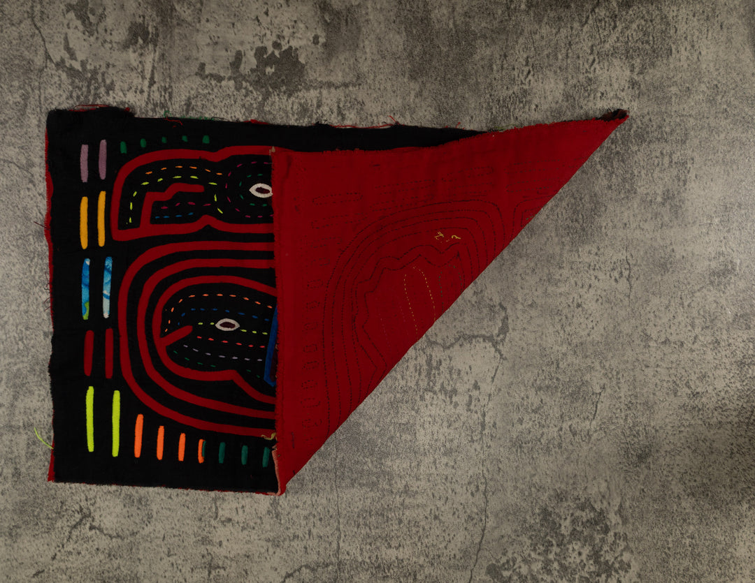 Classic Black And Red Family Affair Mola