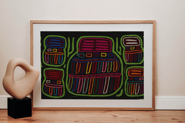 Classic Black And Green Pottery Vase Mola