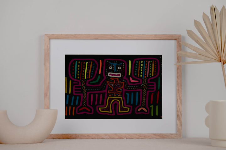 Classic Black And Purple Cayuco Paddle Man Mola