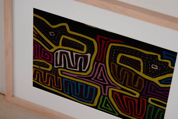 Classic Super Weird Black And Yellow Dog Mola