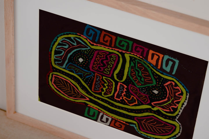 Rainbow Colors Jungle Parrot Bird Mola