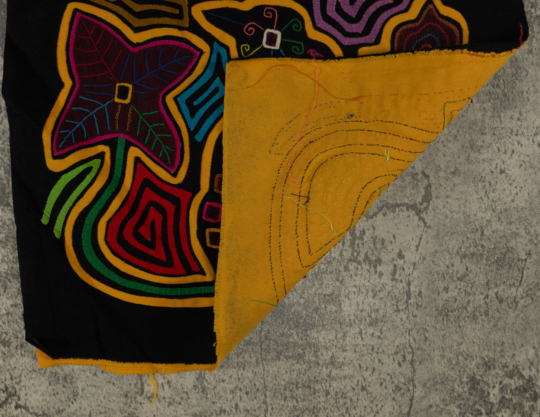 Classic Black And Gold Swan Flower Mola