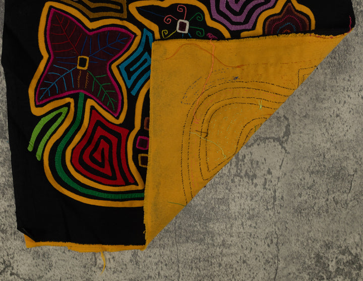 Classic Black And Gold Swan Flower Mola