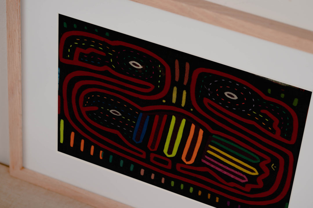 Classic Black And Red Family Affair Mola