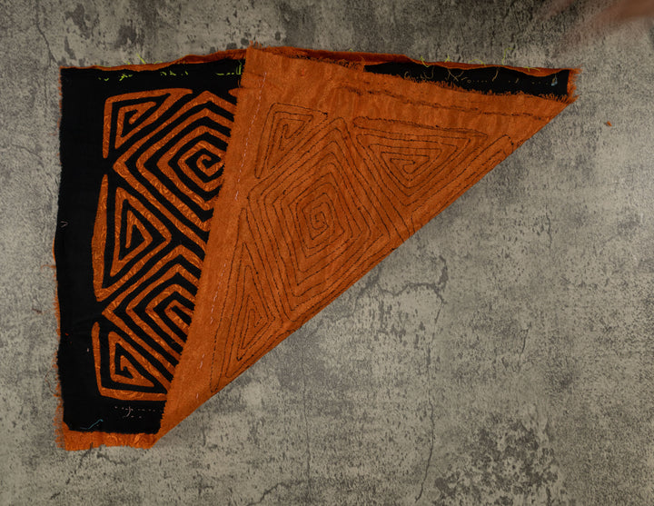 Black And Gold Classic Design Mola