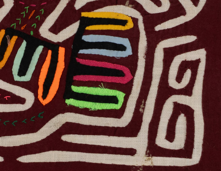 Traditional Burgundy And White Talking Chick Mola