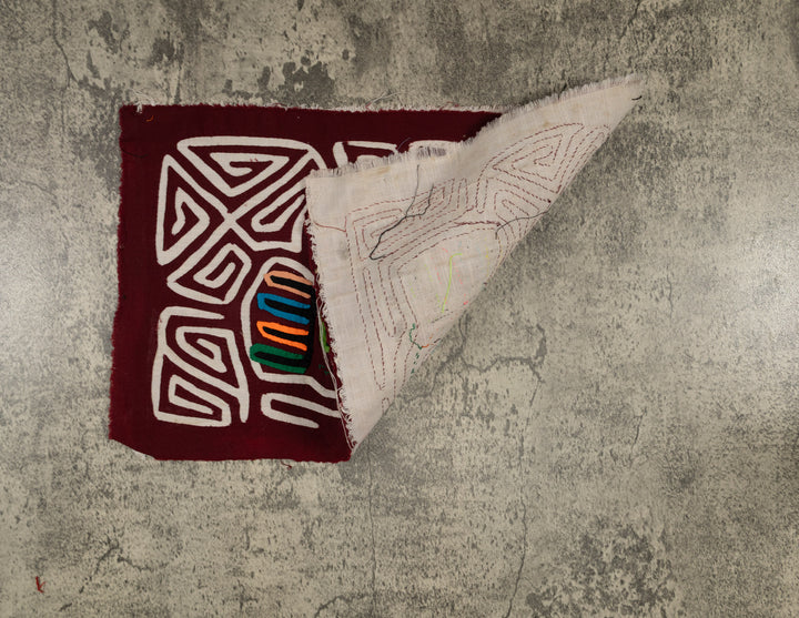 Traditional Burgundy And White Talking Chick Mola