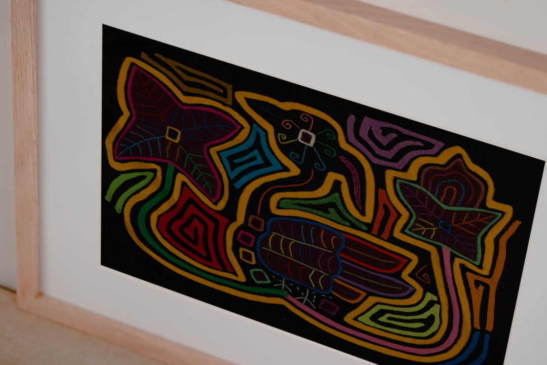 Classic Black And Gold Swan Flower Mola