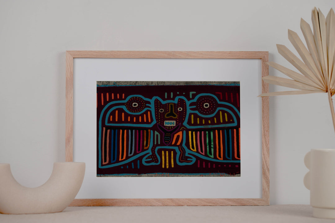 Colorful King Of The Jungle With Advisors Mola