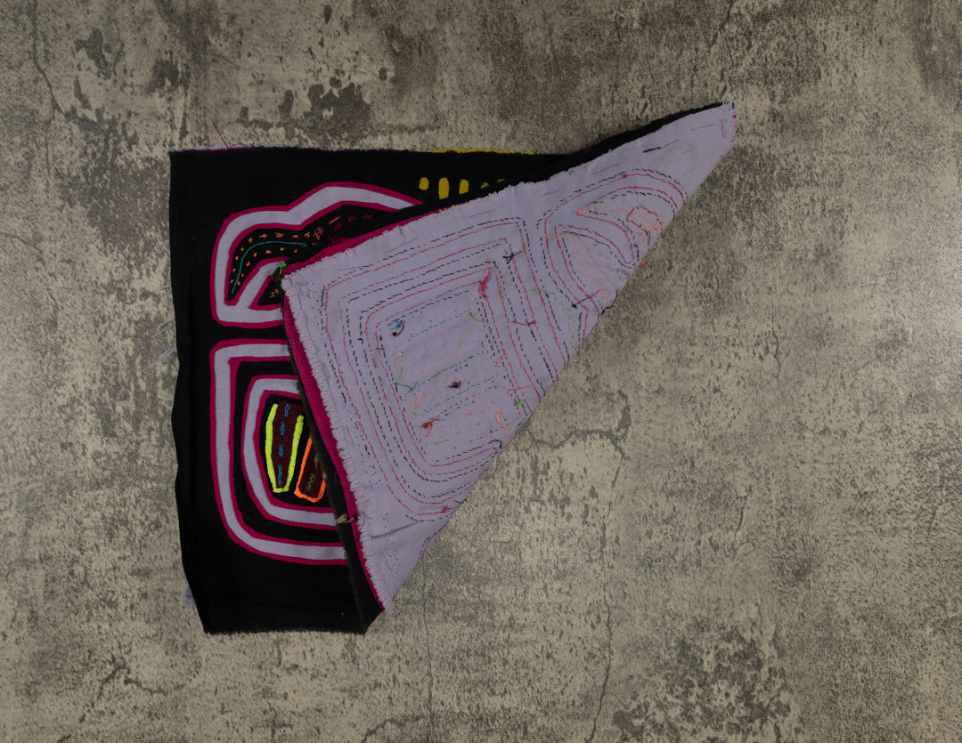 Black Red And Blue Optical Illusion Bird Mola