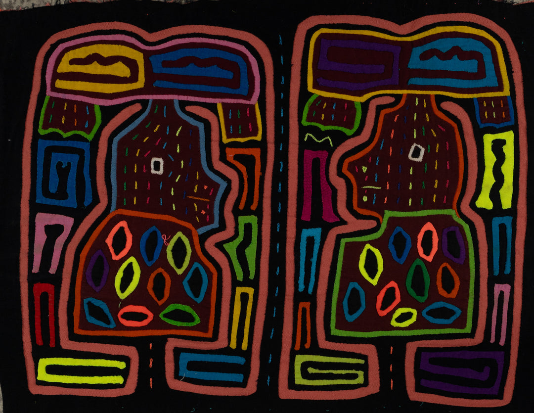 Classic Design Pink And Black Basket Head Mola