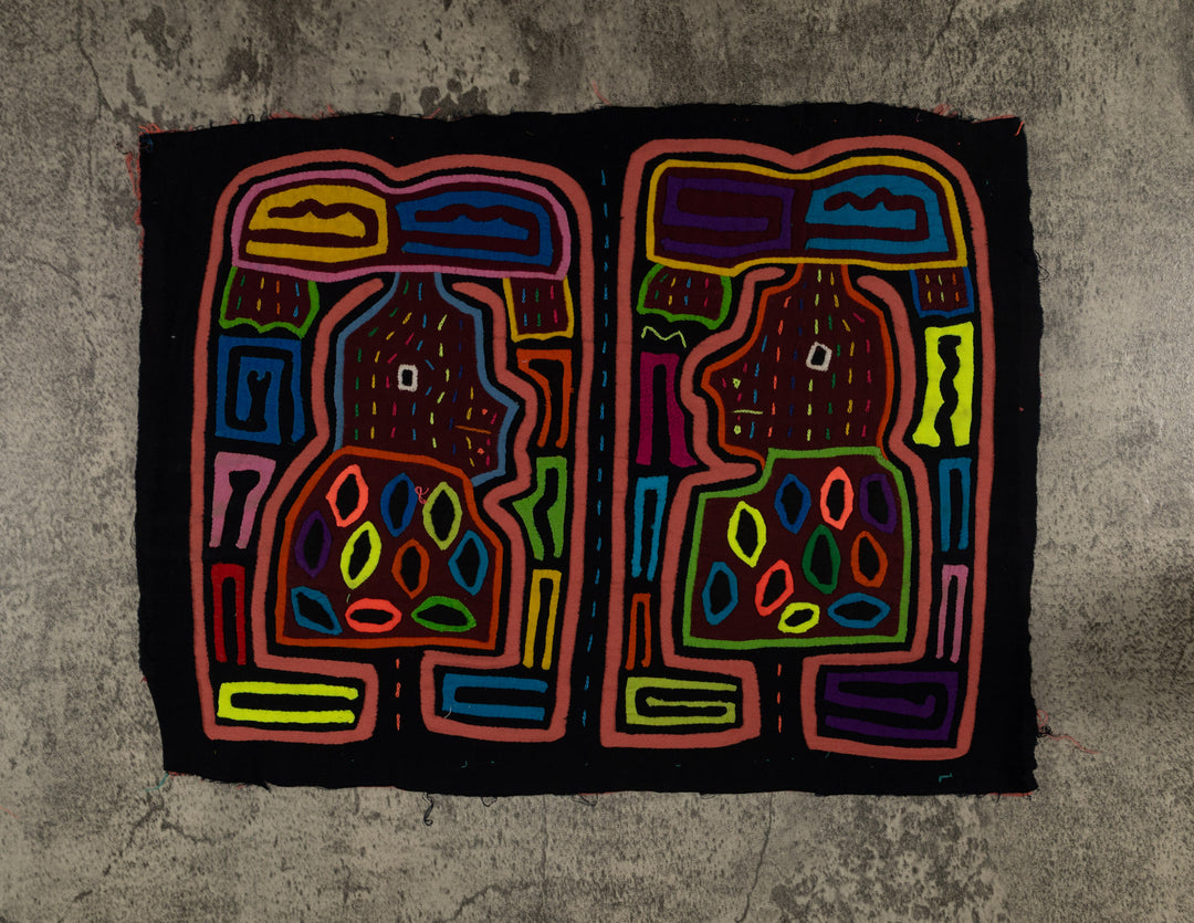 Classic Design Pink And Black Basket Head Mola