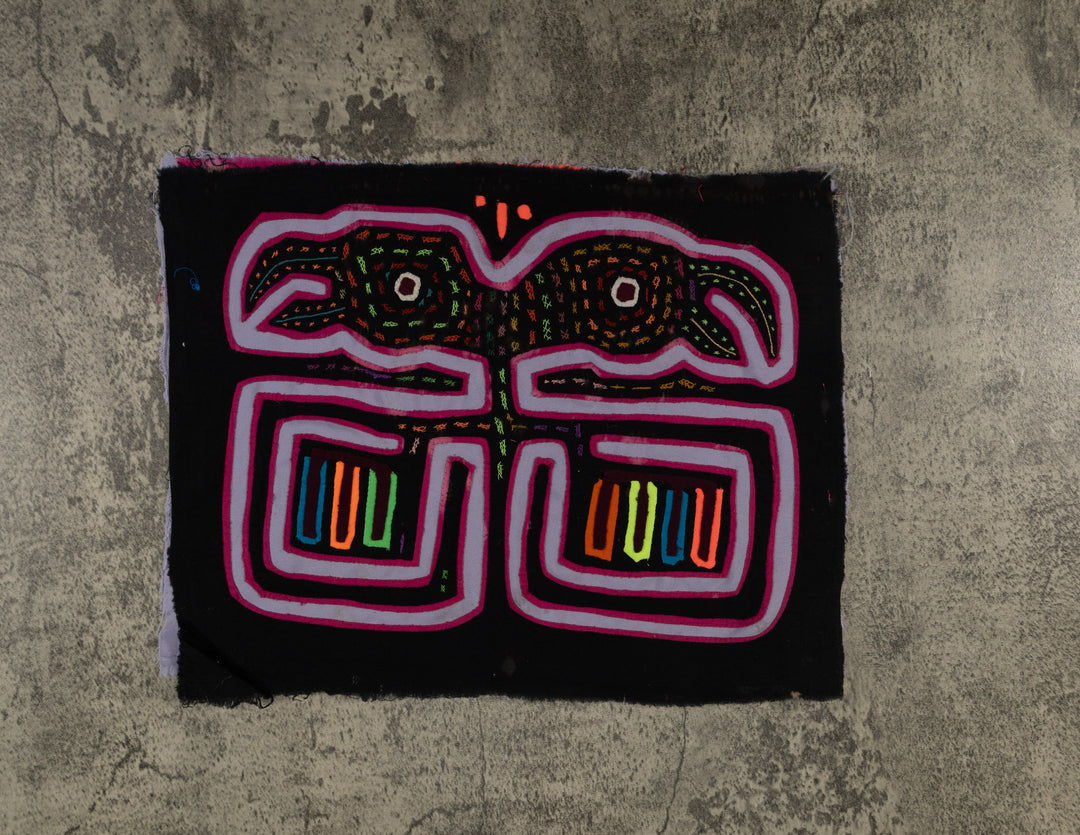 Black Red And Blue Optical Illusion Bird Mola