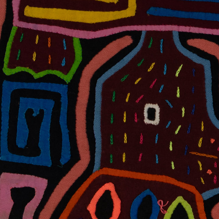 Classic Design Pink And Black Basket Head Mola