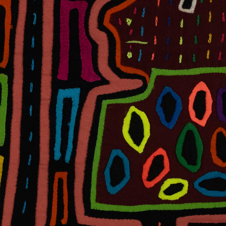 Classic Design Pink And Black Basket Head Mola