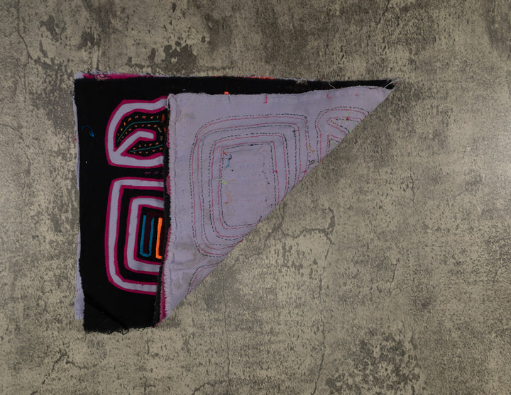 Black Red And Blue Optical Illusion Bird Mola