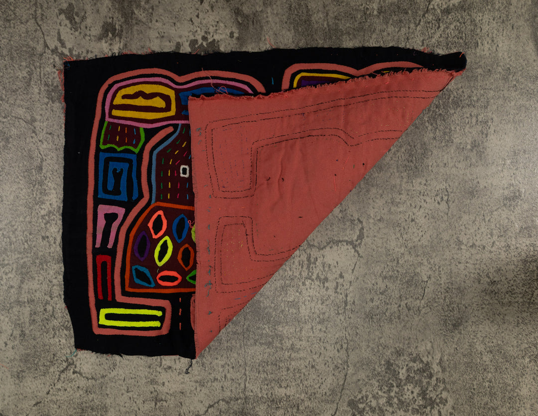 Classic Design Pink And Black Basket Head Mola