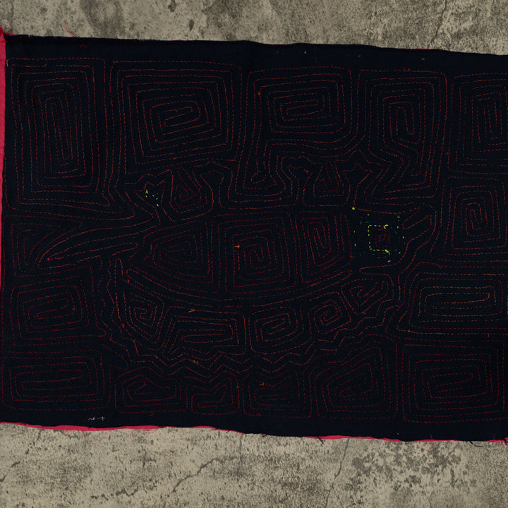 Traditional LARGE Black And Red Jungle Gecko Mola