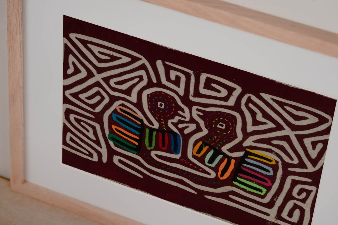 Traditional Burgundy And White Talking Chick Mola