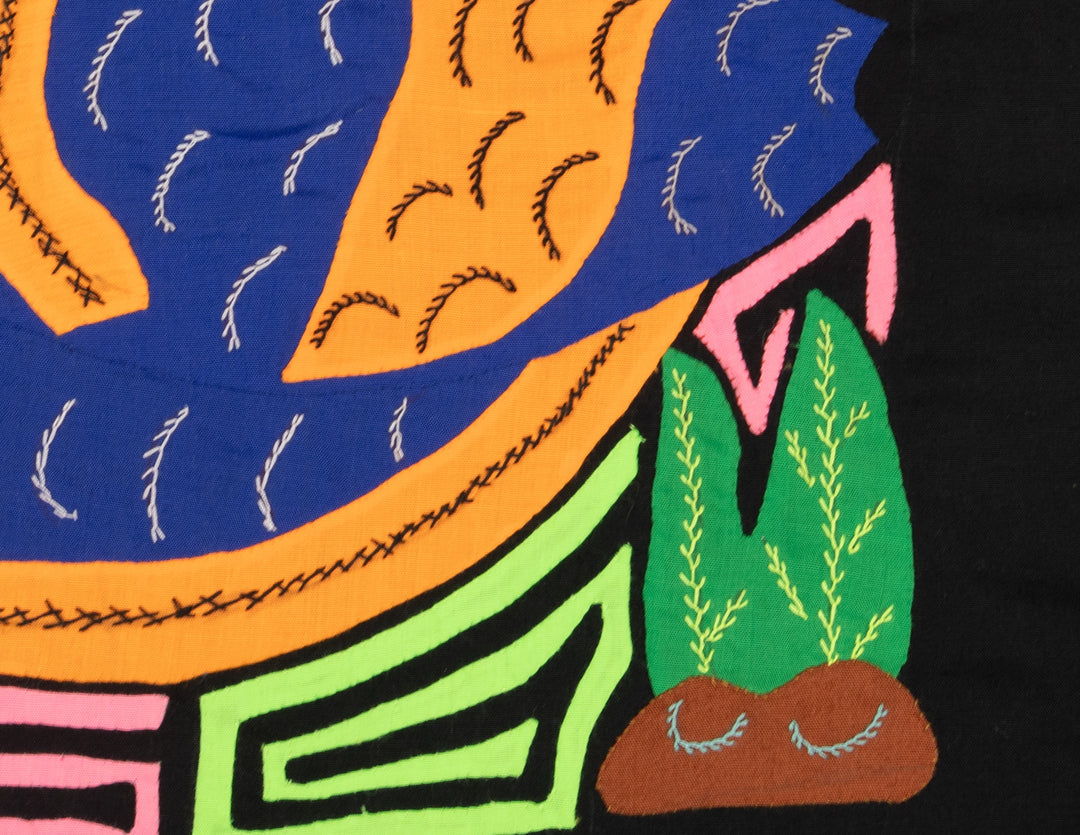 Blue And Gold Tropical Angel Fish Mola