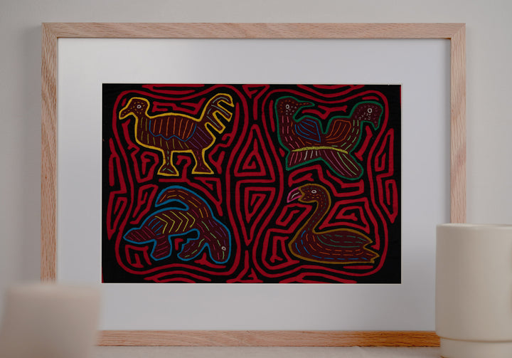Black and Red Swan Lake Family Affair Mola