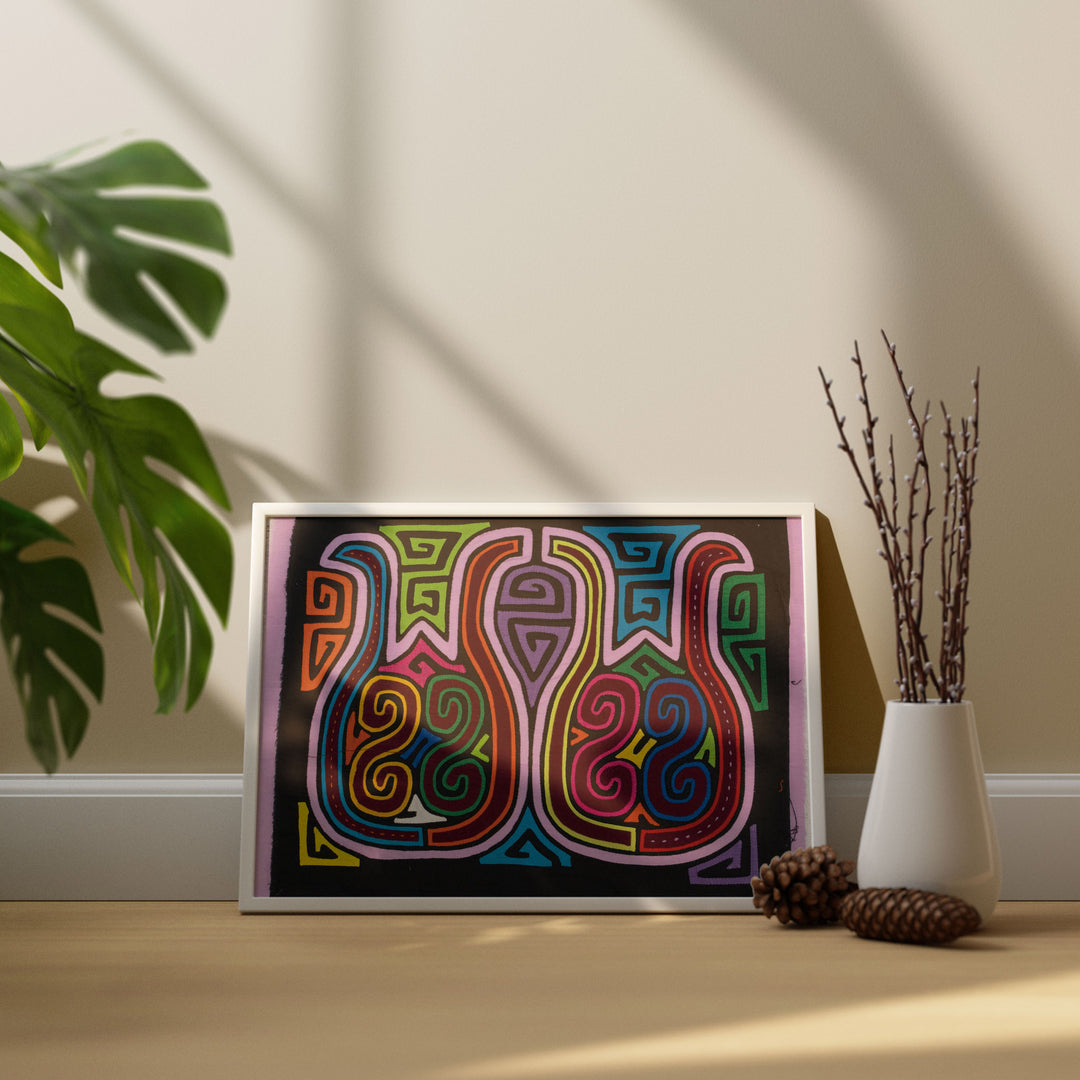 Mate Rainbow Beams in Vase Mola