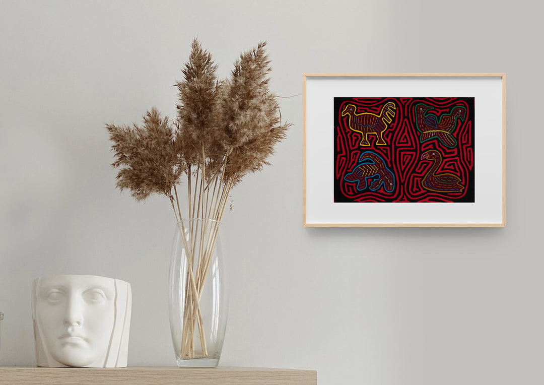 Black and Red Swan Lake Family Affair Mola