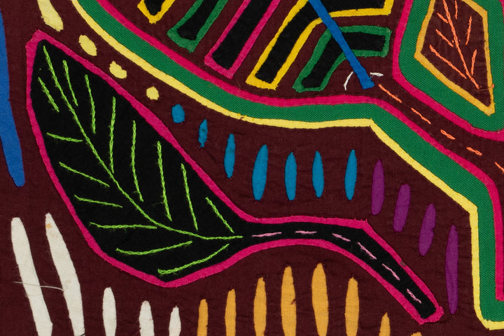 Canada Canuck Cloverleaf Mola