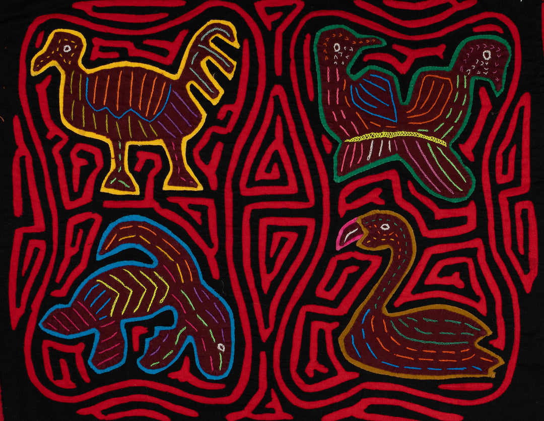 Black and Red Swan Lake Family Affair Mola