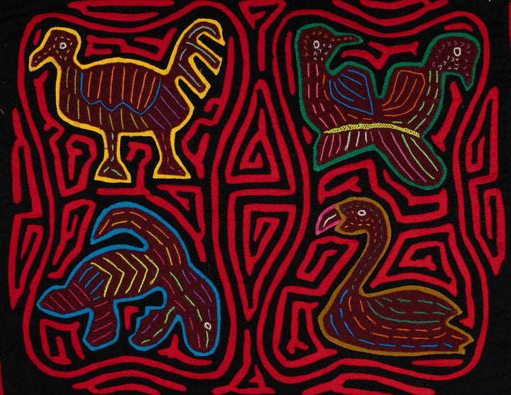 Black and Red Swan Lake Family Affair Mola