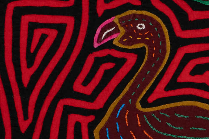 Black and Red Swan Lake Family Affair Mola