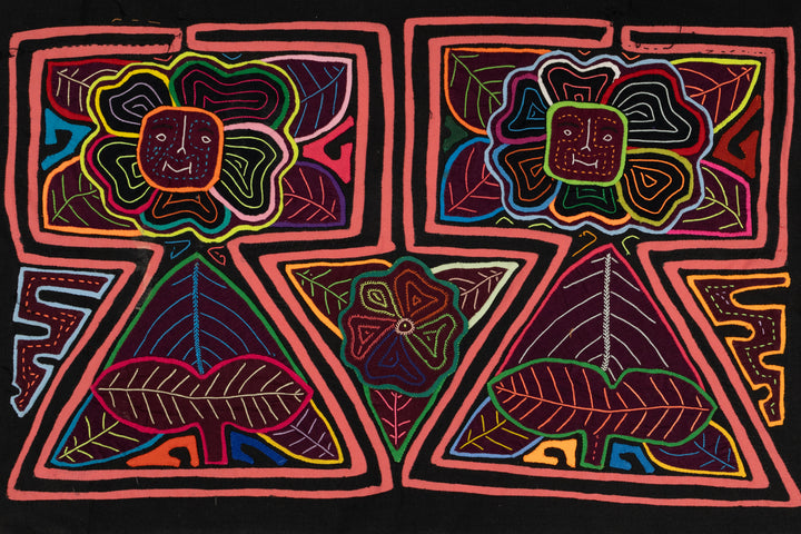 Grinning Patunia Bloom Mola