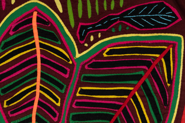 Canada Canuck Cloverleaf Mola